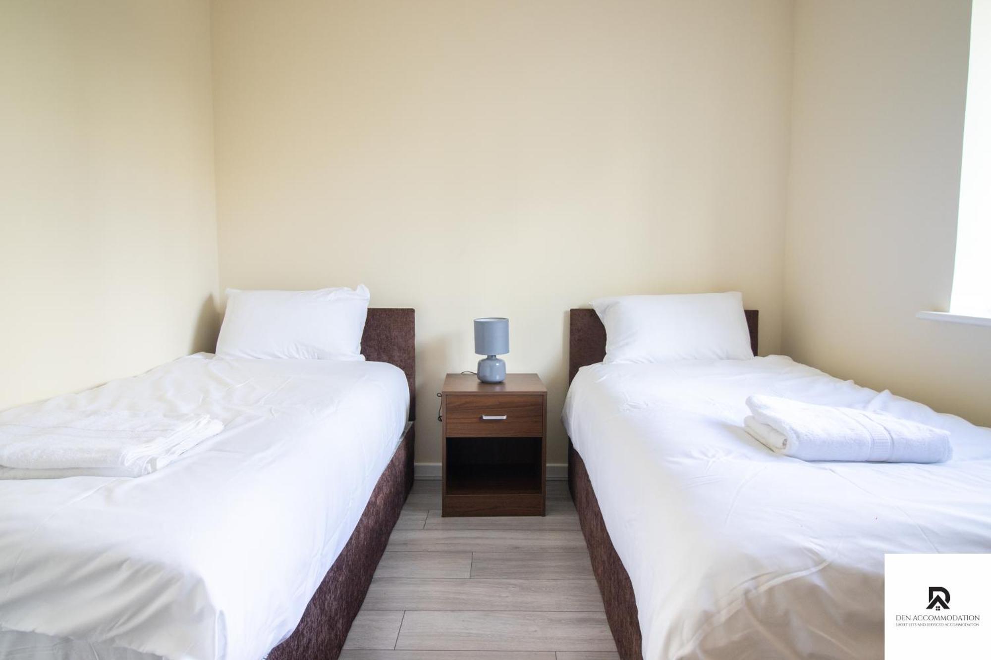 Newly Launched Two Bedroom House By Den Accommodation Short Lets & Serviced Accommodation With Garden Лондон Экстерьер фото