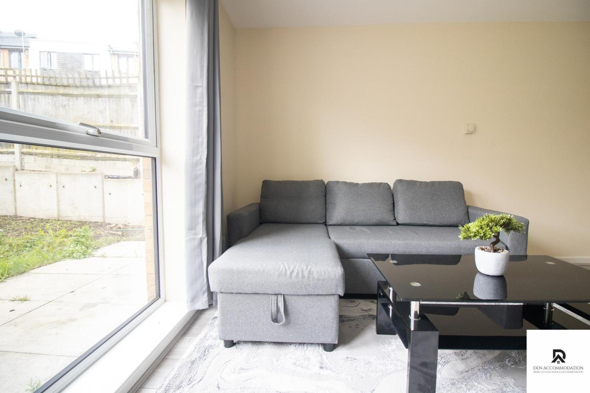 Newly Launched Two Bedroom House By Den Accommodation Short Lets & Serviced Accommodation With Garden Лондон Экстерьер фото